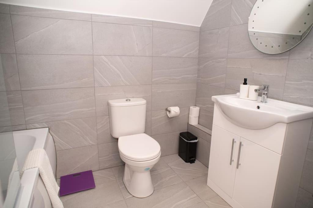 Orchid Lodge - Two Bed Generous Flat - Parking, Netflix, Wifi - Close To Blenheim Palace & Oxford - F4 Кідлінґтон Екстер'єр фото