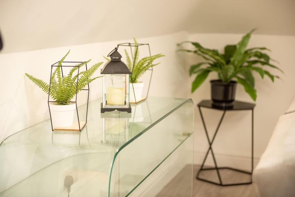 Orchid Lodge - Two Bed Generous Flat - Parking, Netflix, Wifi - Close To Blenheim Palace & Oxford - F4 Кідлінґтон Екстер'єр фото