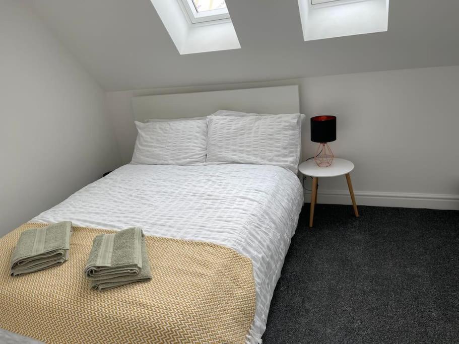 Orchid Lodge - Two Bed Generous Flat - Parking, Netflix, Wifi - Close To Blenheim Palace & Oxford - F4 Кідлінґтон Екстер'єр фото