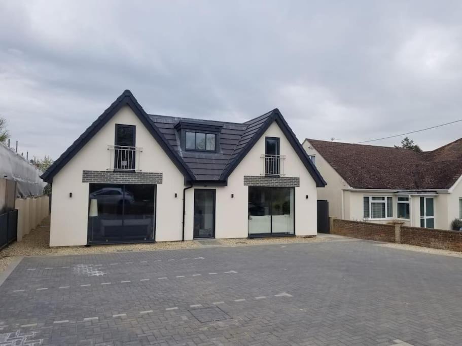 Orchid Lodge - Two Bed Generous Flat - Parking, Netflix, Wifi - Close To Blenheim Palace & Oxford - F4 Кідлінґтон Екстер'єр фото