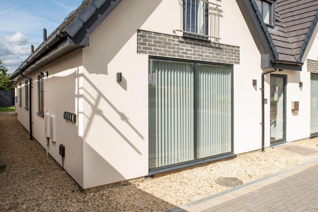 Orchid Lodge - Two Bed Generous Flat - Parking, Netflix, Wifi - Close To Blenheim Palace & Oxford - F4 Кідлінґтон Екстер'єр фото