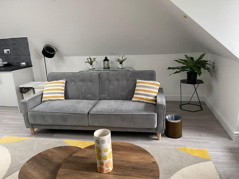 Orchid Lodge - Two Bed Generous Flat - Parking, Netflix, Wifi - Close To Blenheim Palace & Oxford - F4 Кідлінґтон Екстер'єр фото