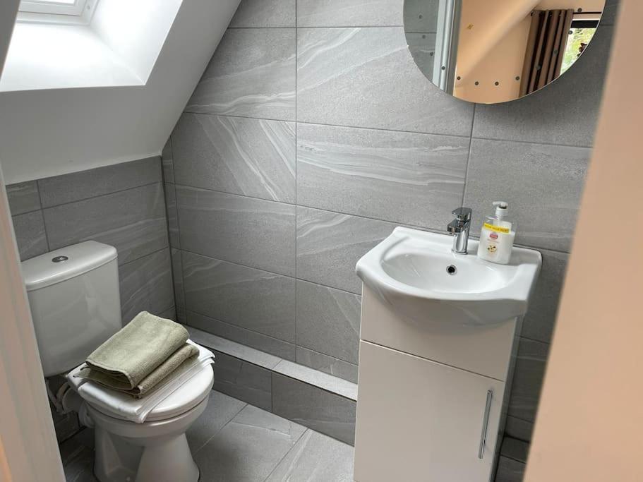 Orchid Lodge - Two Bed Generous Flat - Parking, Netflix, Wifi - Close To Blenheim Palace & Oxford - F4 Кідлінґтон Екстер'єр фото