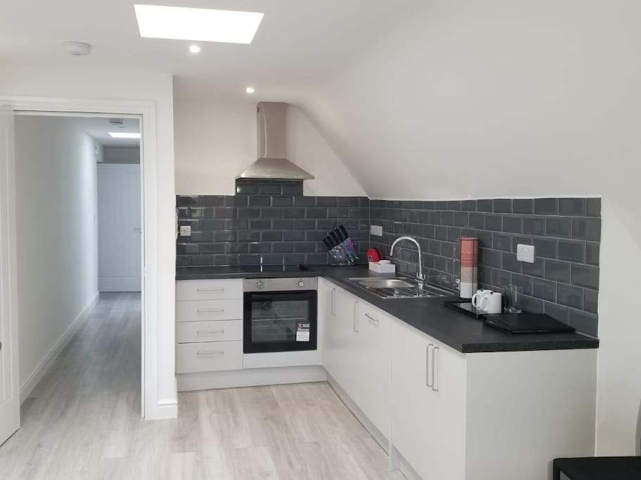 Orchid Lodge - Two Bed Generous Flat - Parking, Netflix, Wifi - Close To Blenheim Palace & Oxford - F4 Кідлінґтон Екстер'єр фото