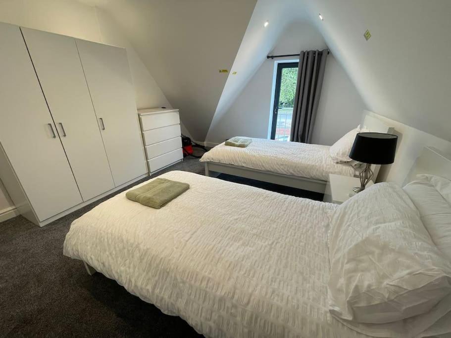 Orchid Lodge - Two Bed Generous Flat - Parking, Netflix, Wifi - Close To Blenheim Palace & Oxford - F4 Кідлінґтон Екстер'єр фото