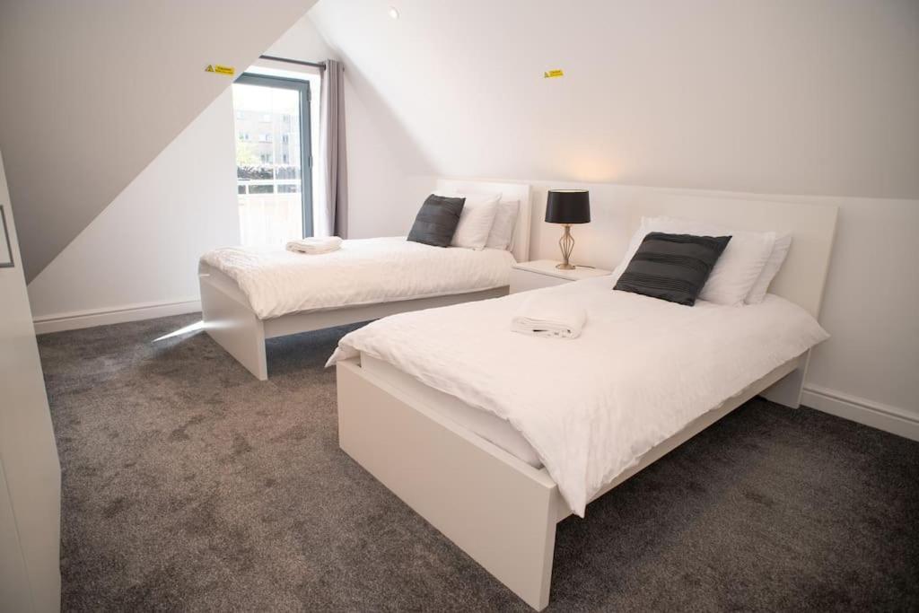 Orchid Lodge - Two Bed Generous Flat - Parking, Netflix, Wifi - Close To Blenheim Palace & Oxford - F4 Кідлінґтон Екстер'єр фото