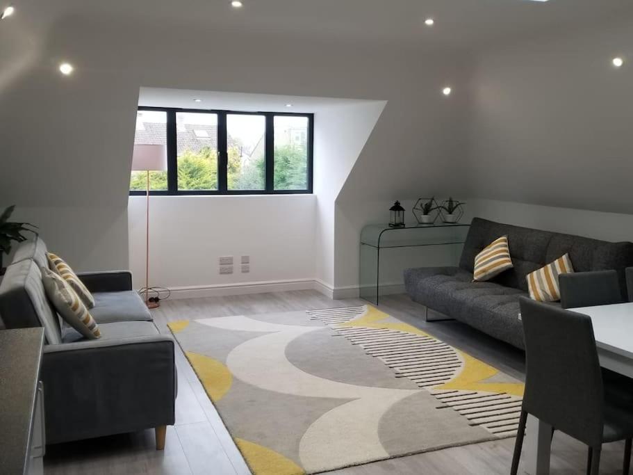 Orchid Lodge - Two Bed Generous Flat - Parking, Netflix, Wifi - Close To Blenheim Palace & Oxford - F4 Кідлінґтон Екстер'єр фото