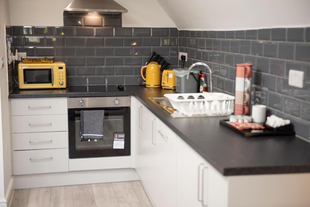 Orchid Lodge - Two Bed Generous Flat - Parking, Netflix, Wifi - Close To Blenheim Palace & Oxford - F4 Кідлінґтон Екстер'єр фото