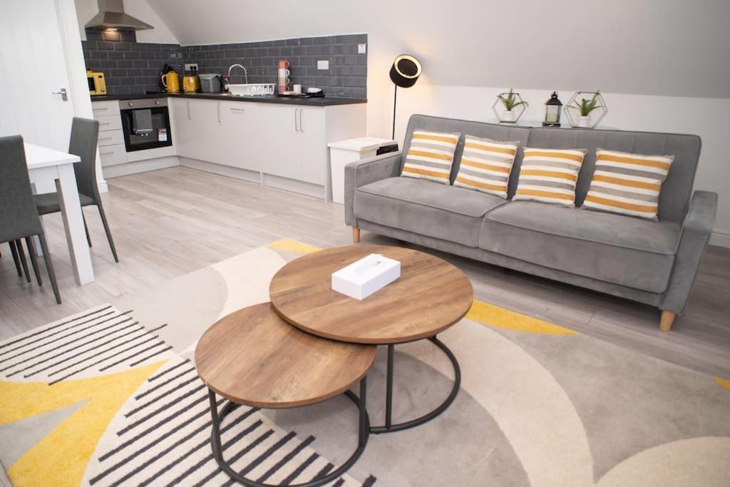 Orchid Lodge - Two Bed Generous Flat - Parking, Netflix, Wifi - Close To Blenheim Palace & Oxford - F4 Кідлінґтон Екстер'єр фото