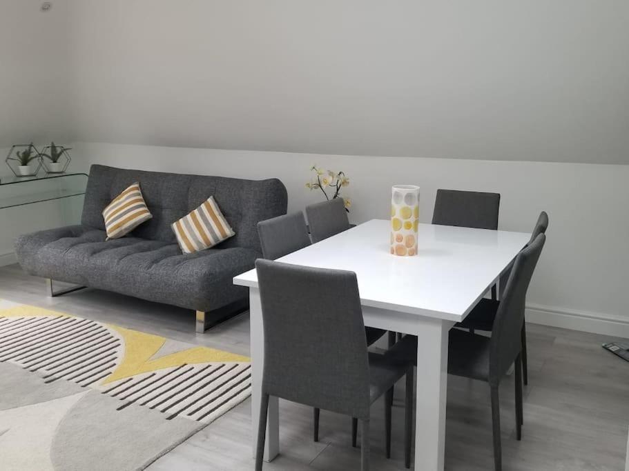 Orchid Lodge - Two Bed Generous Flat - Parking, Netflix, Wifi - Close To Blenheim Palace & Oxford - F4 Кідлінґтон Екстер'єр фото