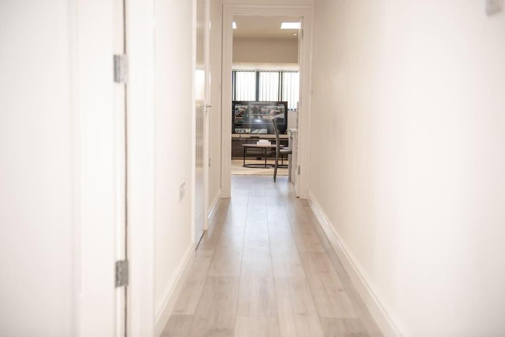 Orchid Lodge - Two Bed Generous Flat - Parking, Netflix, Wifi - Close To Blenheim Palace & Oxford - F4 Кідлінґтон Екстер'єр фото