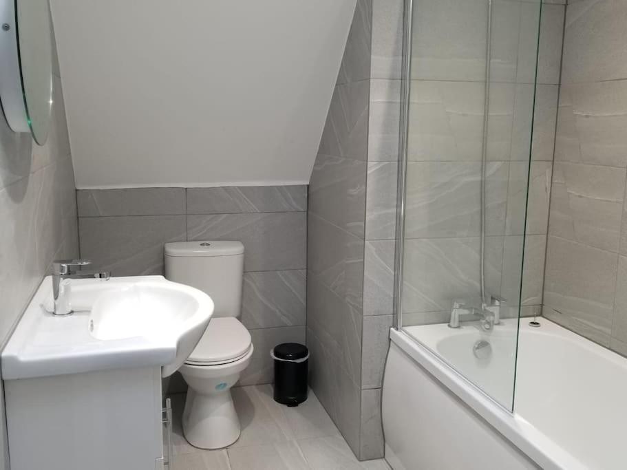 Orchid Lodge - Two Bed Generous Flat - Parking, Netflix, Wifi - Close To Blenheim Palace & Oxford - F4 Кідлінґтон Екстер'єр фото