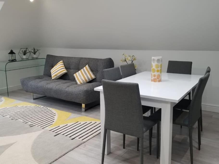 Orchid Lodge - Two Bed Generous Flat - Parking, Netflix, Wifi - Close To Blenheim Palace & Oxford - F4 Кідлінґтон Екстер'єр фото